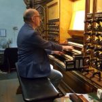 Evert van de Veen als organist 3